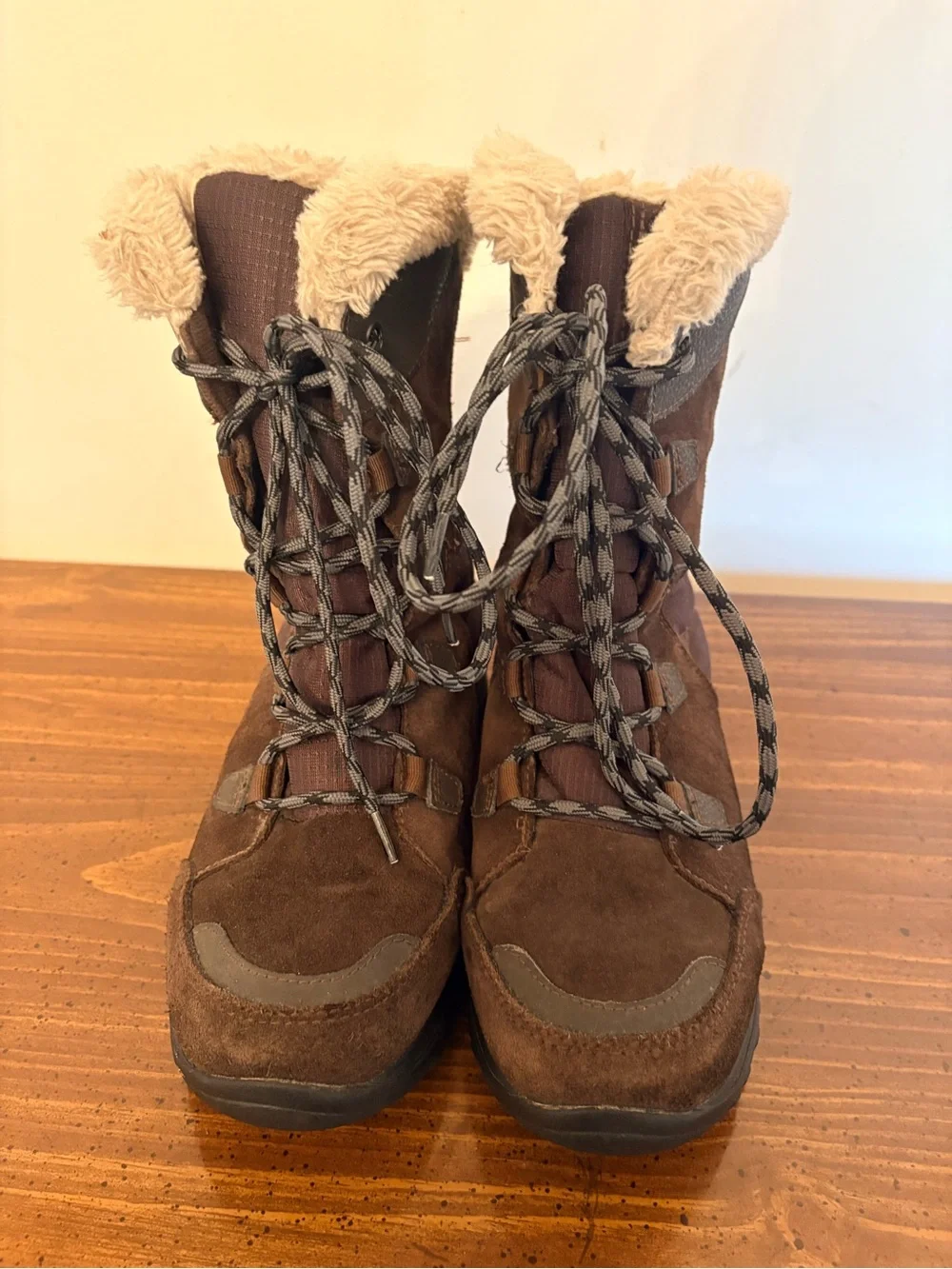 Columbia Ice Maiden Brown Faux-Suede Lace-Up Winter Boots with Cream Fur Collar